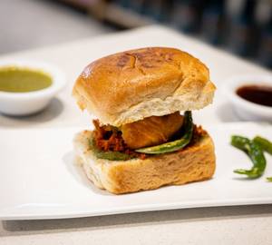 Whole Wheat Mumbai Vada Pav [1 Piece]