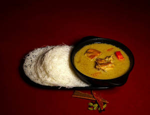 4 Idiyappam + Chicken Stew