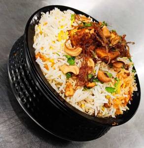 Paneer And Kaju Biryani
