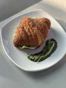 Pesto Guac Croissant