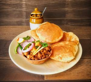 Chole Poori [4 Poori]