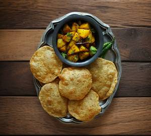 Puri sabji( 4 puri )+sweet siwai