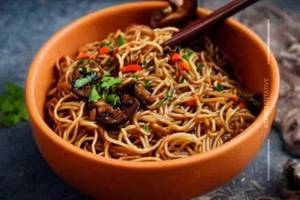 Schezwan Mushroom Noodles