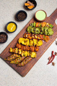 The Guldasta Platter (18-20 Pcs)
