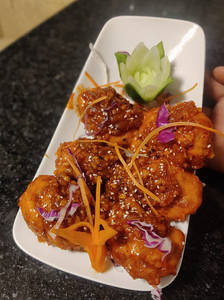 Hot Garlic Paneer Momos