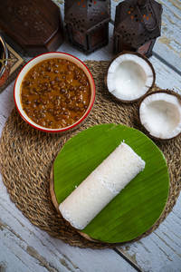 Puttu With Kadla Curry (half)