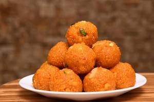 Desi Laddu