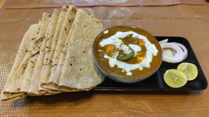 10 Phulkas With Full Portion Of Kadai Paneer