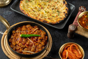 Amritsari Stuffed Kulche Chole