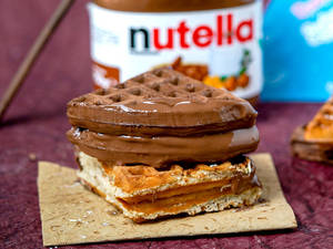 Crackling Nutella Waffles