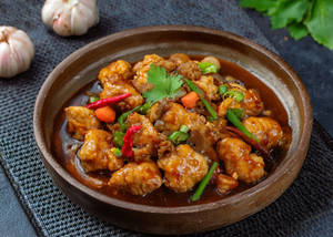 Chicken In Hot Garlic Sauce (10 Pcs)