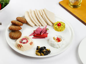 Le Mezze Labanese Platter