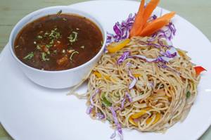 Veg Noodles With Manchurian