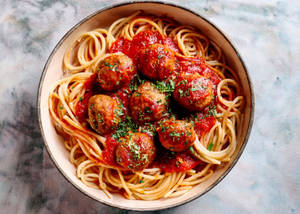 Pasta With Chicken Meatballs (8 Pcs)
