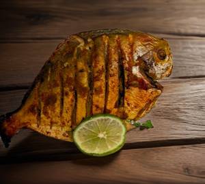 Fried pomfret fish(1 piece)