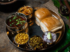 Mumbaiya Misal Pav [400 gm]