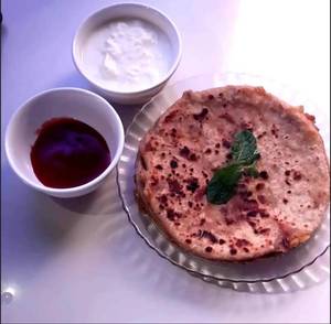 2 aloo paratha with souce & curd