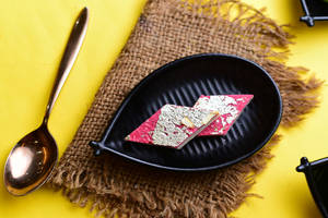 Kaju Strawberry Barfi [5 pieces]