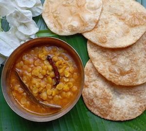  5 Luchi with Cholar Dal