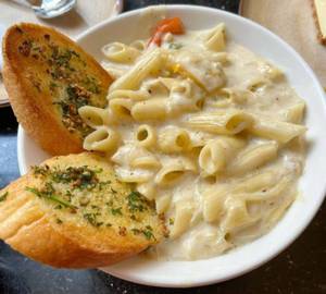 Pasta With White Sauce Special (Chicken)