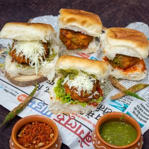 Vada Pav Family(4 Vada Pavs Of Your Choice)