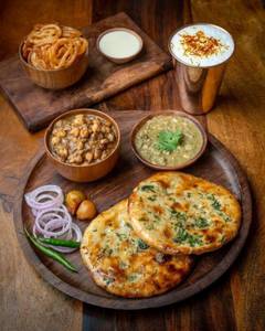 Aalu Pyaaaz Kulcha + Cholle