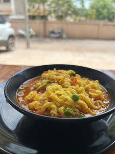 Schezwan Plain Maggi