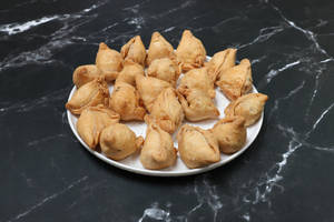Mewa Samosa