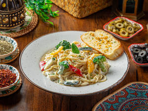 Vegetable Spaghetti Pasta In Cheese Sauce