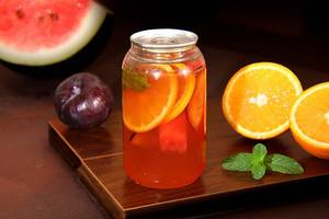 Fruit-infused Detox Iced Tea