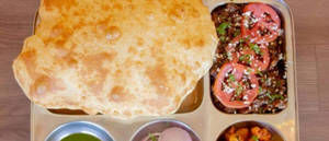 Paneer Wale Bhature With Pindi Chole (2 Pc Dilli Estyle)