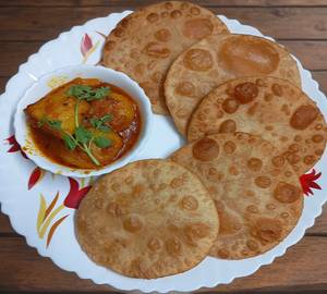  5 Kachuri and alu dum