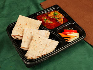Dhaaba Style Murgh & 4 Tawa Roti Mealbox [3 Cp]