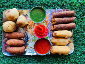 Assorted Pakora Platter (12 Pc)