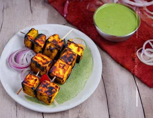 Paneer Tikka Pizza