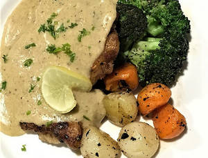 Herb Crust Chicken With Mash & Veggies