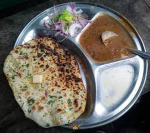 Aloo Naan With Dal Makhani