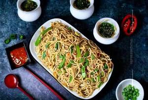 Veg hakka noodles [half]