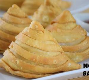 Noodles Samosa [1 Piece]