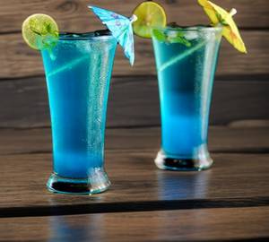 Blue lagoon mozito