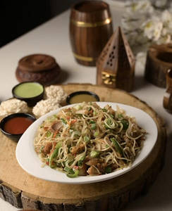 Chi. Hakka Noodles