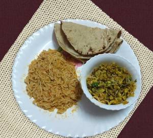 Single Gravy Maggi with 4 Tawa Roti Pickle