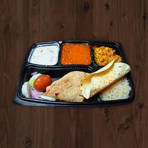 Matar Paneer+Dal Makhni+Rice+4Roti+Salad