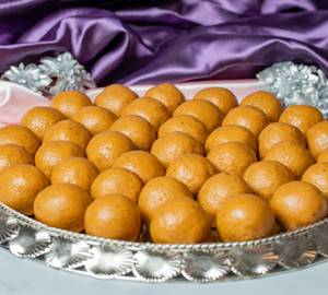 Gud Besan Laddu