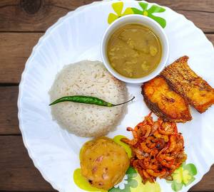 Shada bhat + Maach bhaja + Dal