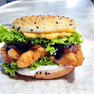 Barbecue Crispy Chicken Rock Burger