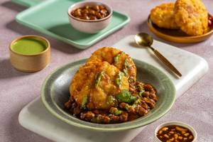Aloo Tikki With Cholley (2pcs)