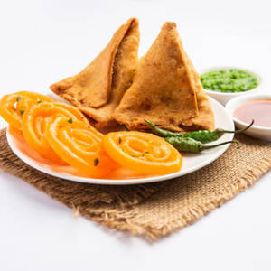4 Pc Samosa + Kesar Jalebi (250 grms)