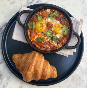 Skillet Baked Shakshuka Eggs