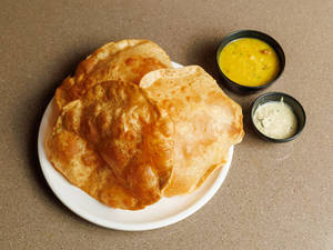 Puri Set (2 Pcs + Curry)